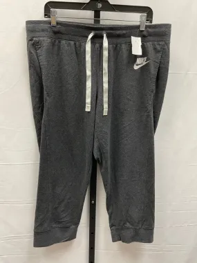 Athletic Capris By Nike Apparel In Grey, Size: Xl