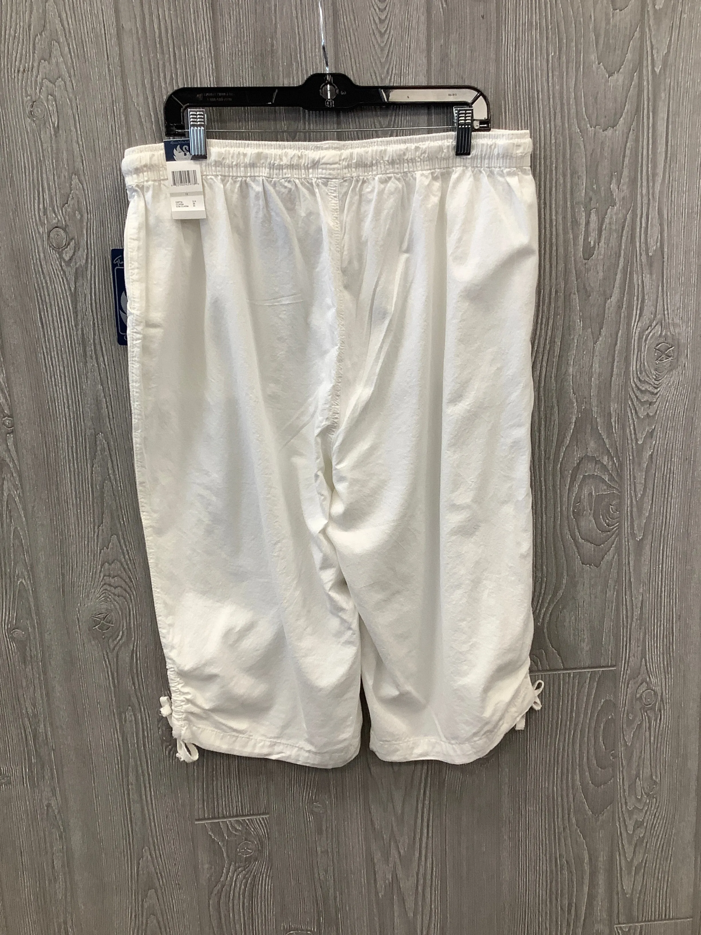 Capris By Gloria Vanderbilt In White, Size: 1x